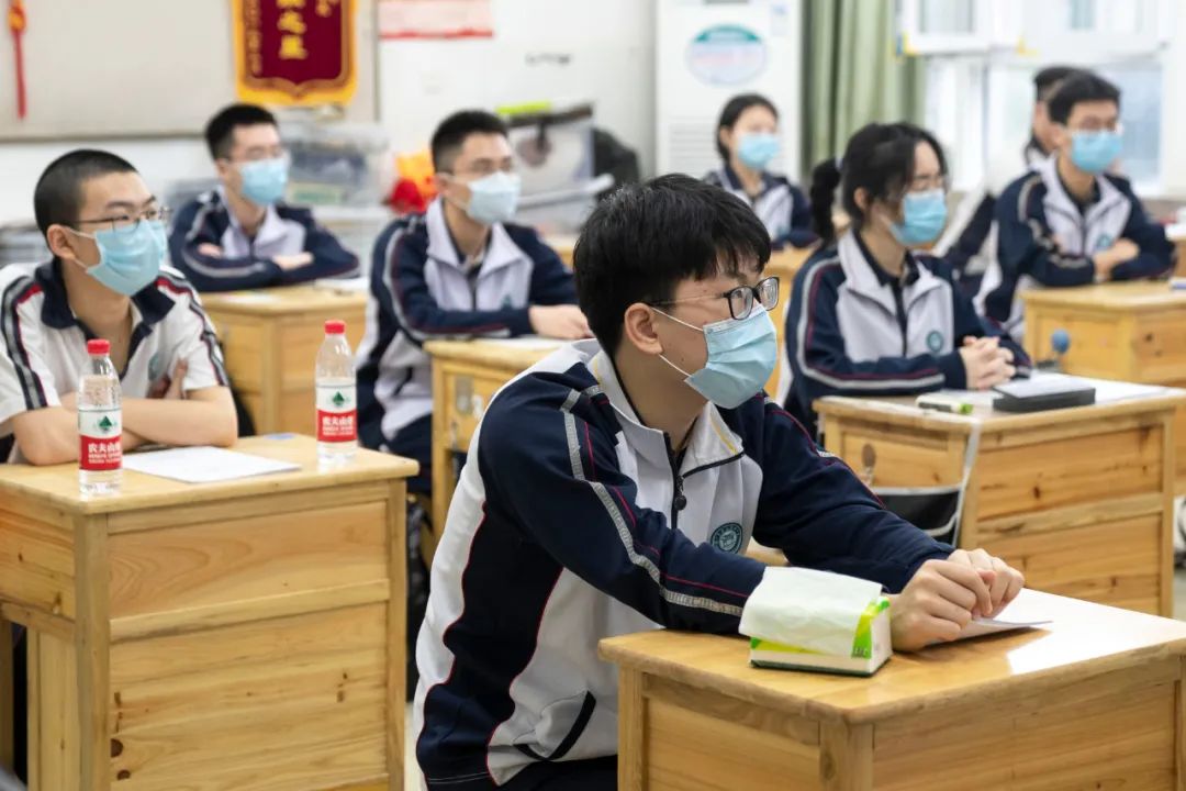 教育部：學(xué)科類校外培訓(xùn)已壓減九成01.jpg