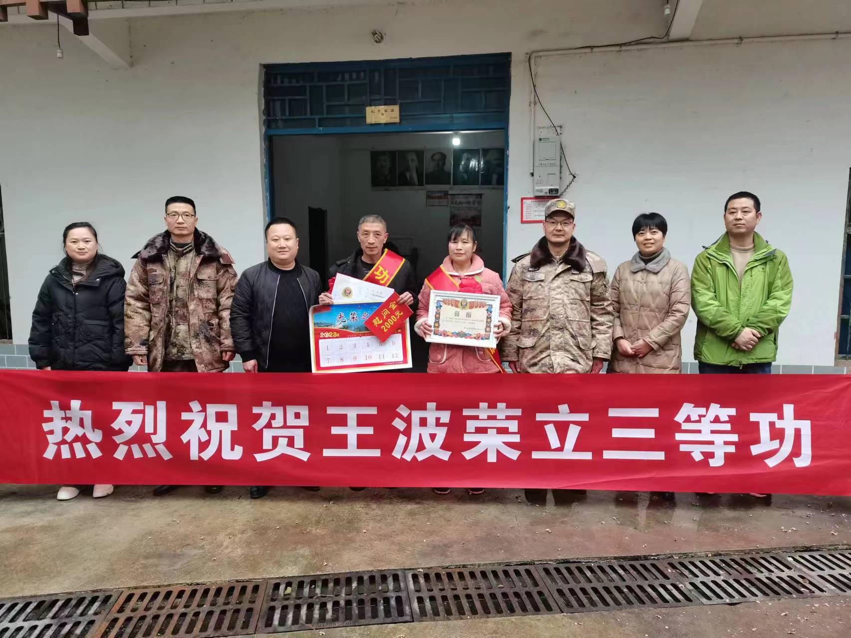 集體合影留戀.jpg
